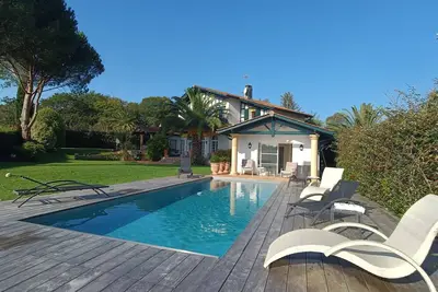 Biarritz-Bassussarry :Large villa on golf course, 8 to 10 people, 10min to beach,