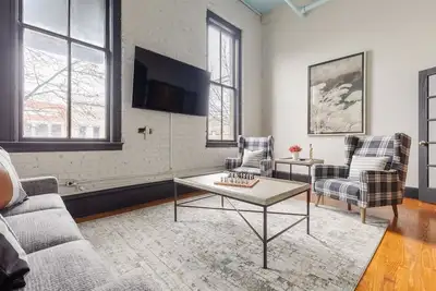 Image de The Loft 23/ Stay on Main St | 2 Bed, 2 Bath