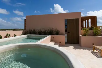 Image de Penthouse Apt - Spacious w/Private Pool – Aflora