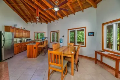 Image de 4 Bedroom House \"Casa Granja\", West Bay, Roatan