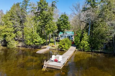 Image de A Serene Lake Escape