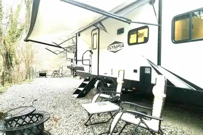 Image de The Magnolia House Rv 2022 Riverfront Sleeps 5