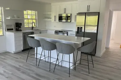 Image de 7mile-Island Hideaway-2bed/2bath-King & Queen Beds-Pool-walk to beach & shops!