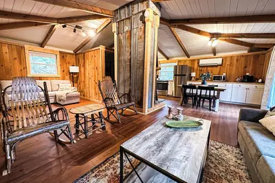 Image de Blue Door Bungalow of Highlands