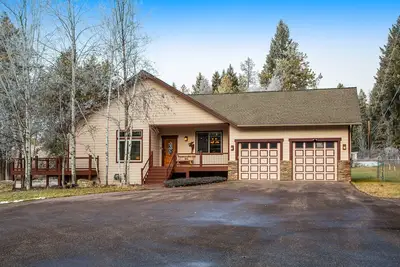 Image de Spacious 2-story home with deck, fireplace, & W/D - near Glacier National Park