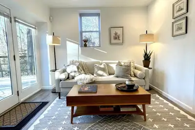 Image de Winter Availability in Annapolis, Pristine 1b/1b Apt, Extended Stays Welcome.