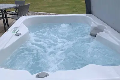 Image de Tawny Owl Pod with Hot Tub