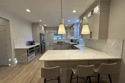 Pentagon City House. - 6 bedrooms / 6 bathrooms