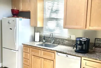 Image de Well equipped 2 bedroom house by Enloe
