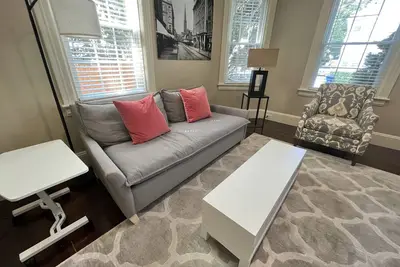 Image de 90+ Stay Modern Condo Near College/Hospital, W/D