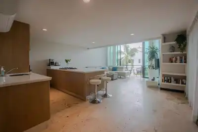 Image de Spacious & Modern 3-Bdr Penthouse