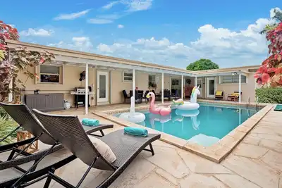 Image de Villa musicale pour 12 pers. : piscine & salle de jeux, près Hard Rock & plages