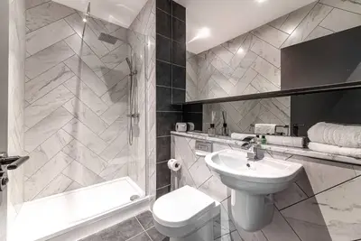 Two-Bedroom Apartment 107 (Sleeps 7) - minutes from L1 and all major attractions