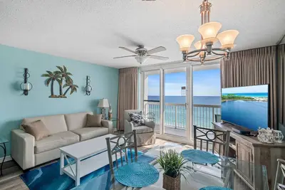 Image de Pelican Beach Resort, Beachfront 10th floor, White Beach, Pool, WiFi, Cable Tv