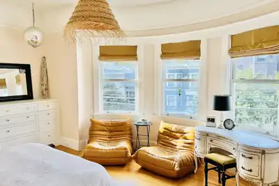 Image de Beautifully decorated 3-bedroom home with backyard in the heart of Noe Valley!