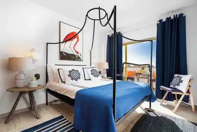 This apartment is a 1 bedroom(s), 1 bathrooms, located in Portimão, Faro.