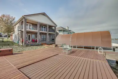 Image de Lakefront Montgomery Home w/ Private Dock!