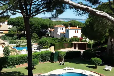 Image de Maison rénovée avec piscine et vue mer & Belle destination golfique