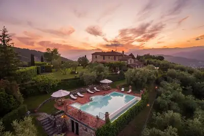 Image de Villa à Grotta Giusti avec 7 chambres à coucher, 20 couchages