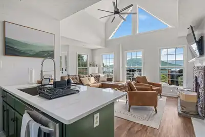 Image de Balsam Haven I Mountain View I Fireplace Home in Great Location