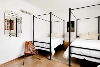 Image de Mid-Century Modern Lady Lorton House