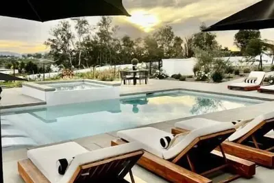 Image de Luxury Vineyard Estate with Pool and Spa