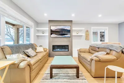 Brand New Comfy Inner City Oasis