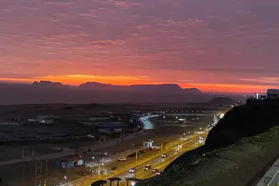 Image de Two Bedroom condo with ocean breeze and city view.