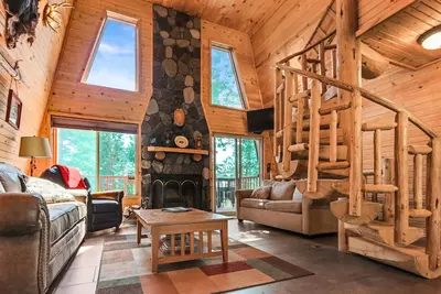 Image de Cabin close to the slopes! Wifi, fireplace, and hot tub