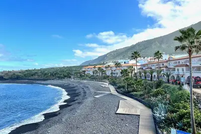 Casa Estrada: Coastal Haven