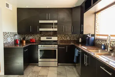 Image de Spacious 3-bedroom with back yard, large kitchen, near Nob Hill/Unm/Uptown