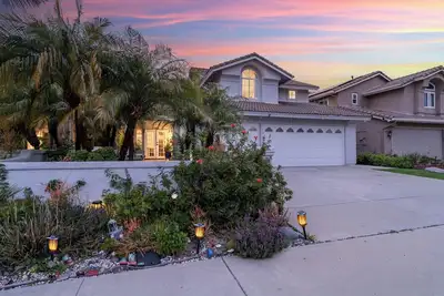 Image de Upgraded 4br Home w/ Hot Tub, Gym & Great Backyard Close to Beaches
