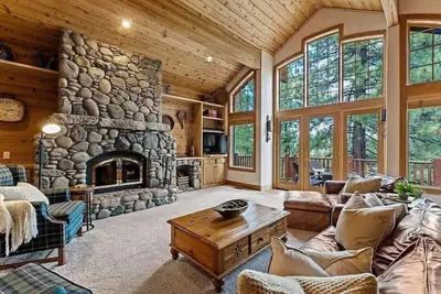 Image de Northstar Mountain Retreat - Private Hot Tub, Chef's Kitchen, Hoa Access, Near Golf and Biking