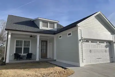 Image de Boat Launch Bungalow - Steps to Lake Greenwood. New, Modern and Pet Friendly!