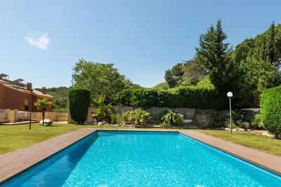 Image de Belle maison de vacances pour 7 personnes avec piscine, climatisation, Wifi, Tv et terrasse