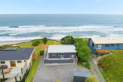 Image de Charming Coastal Retreat