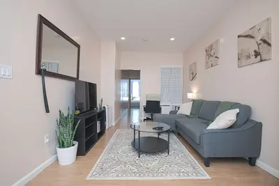 Image de Bushwick • King Bed • Remote Office • 4 Beds • 20 Mins to Manhattan\n