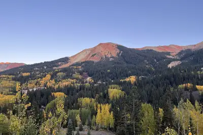 Image de Comfortable Home away from Home - Close to Mountains, skiing, hiking, biking +