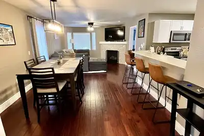 Image de Comfy ski condo with convenient hot tub access. Close to Beaver Creek and Vail!