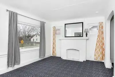 Image de A Cozy Home with fireplace 10min from Downtown