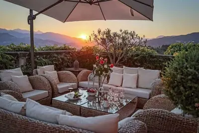 Image de Incredible views. Private, pool and large veranda.