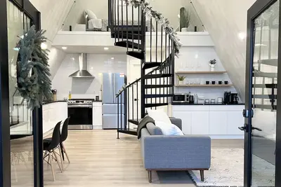 Image de A-Frame Cabin 2: Hot tub & view!