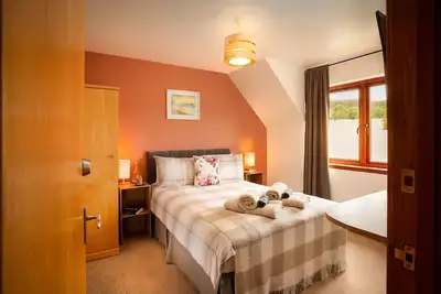 Image de Double bedroom with a shared Bathroom and views over fields and country road The Bathroom is shared