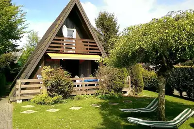 Image de Bezauberndes Nurdach-ferienhaus im Ferienpark Fedderwardersiel in Ruhiger Lage