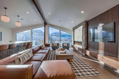 Image de Mountaineer Lodge - 5br Retreat with a View!