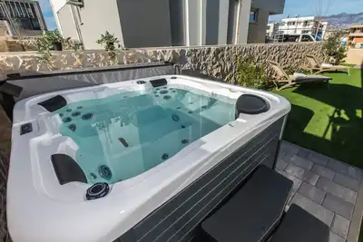 Image de Two-bedroom apartment with pool & jacuzzi