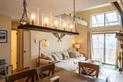 Trailside Bliss 2br ski-in/ski-out, Views Sleeps 8