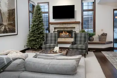 Image de Steps to Arrowhead Lift | On Golf Course | Resort Amenities