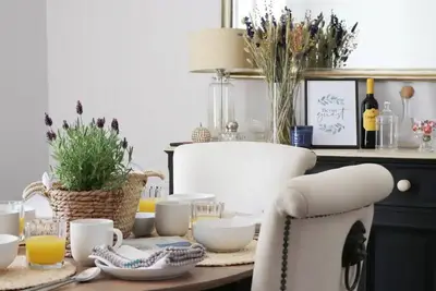 Image de Luxury cottage in city walls