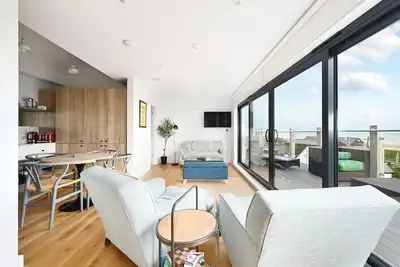 Image de New apartment nestled on the seaside with expansive views of cliffs, sea and sky